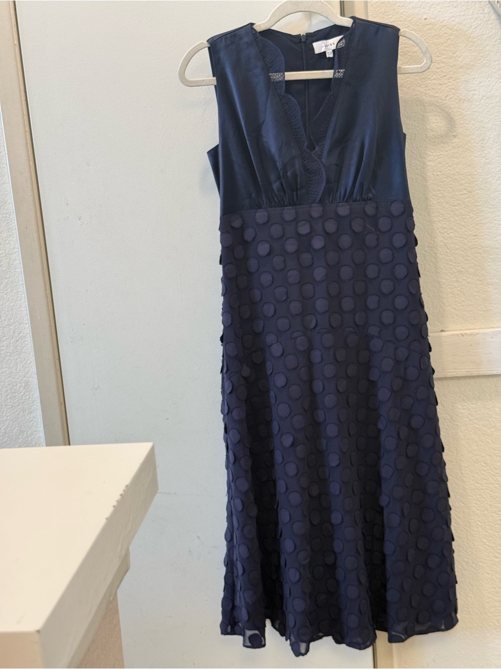 Reiss Sleeveless Navy Textured Midi Dress size 4